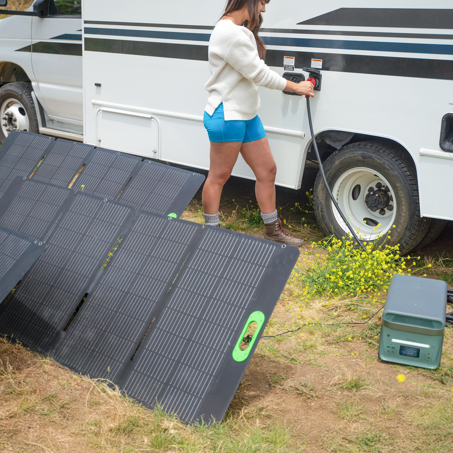 Yoshino B4000 Power Station with SP200 Solar Panel