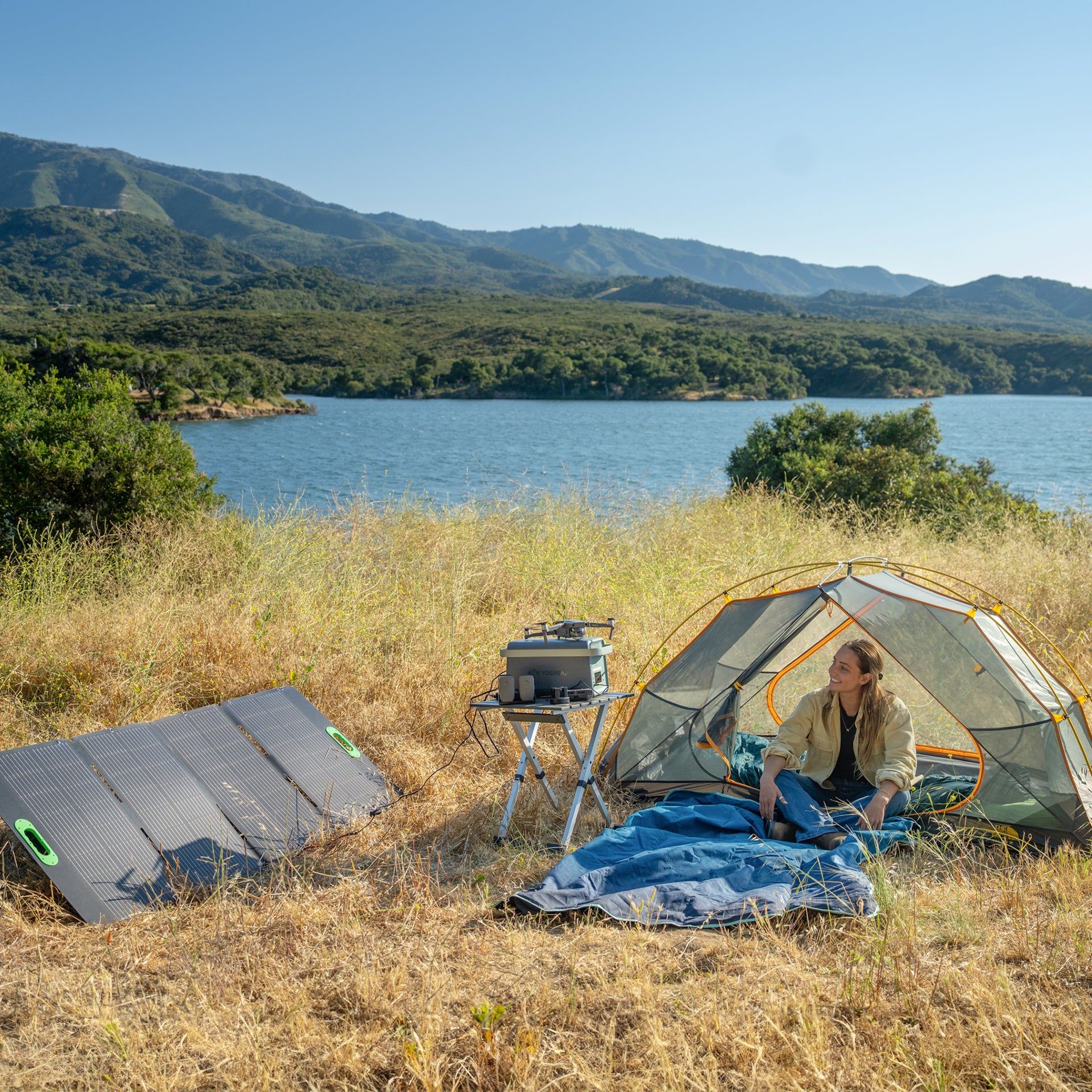Yoshino B4000 Power Station with SP200 Solar Panel